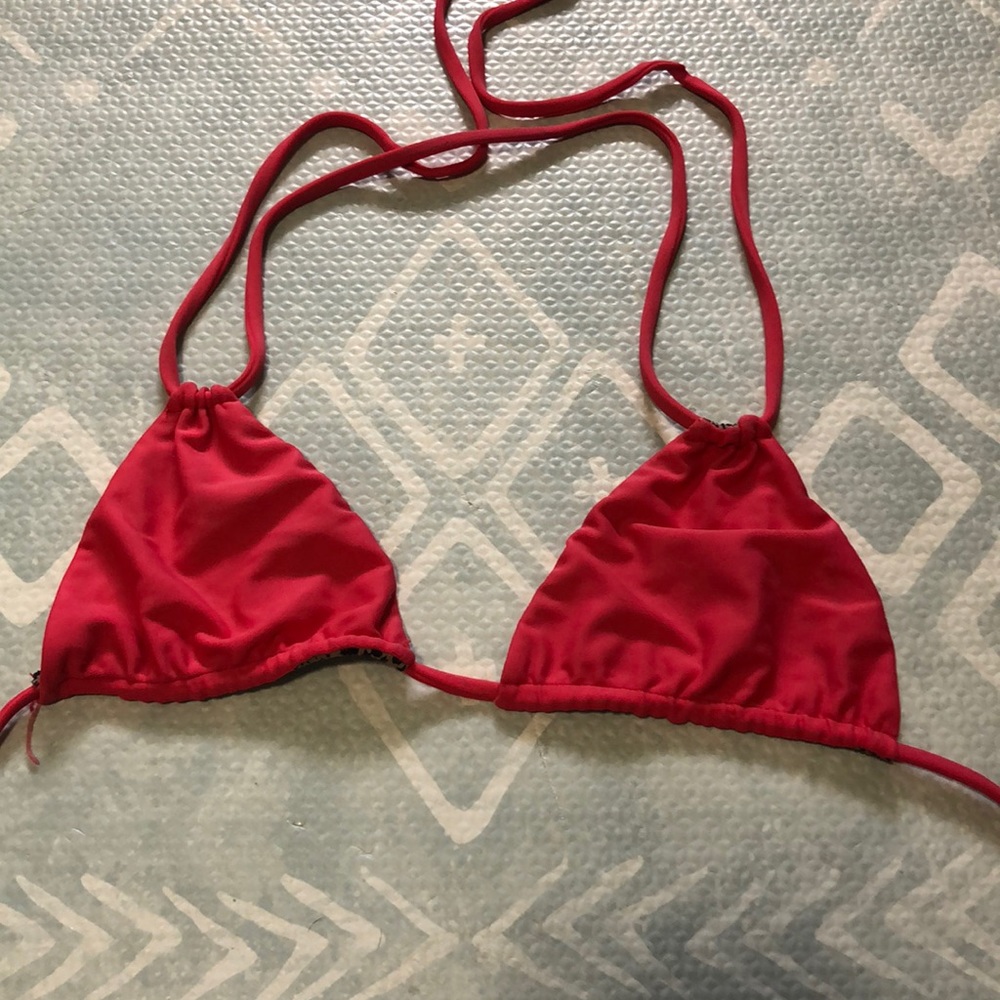 Acacia canon top in dragonfruit color. Excellent condition.